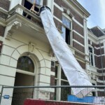 Scaffold chute for window-side installation — thumbnail