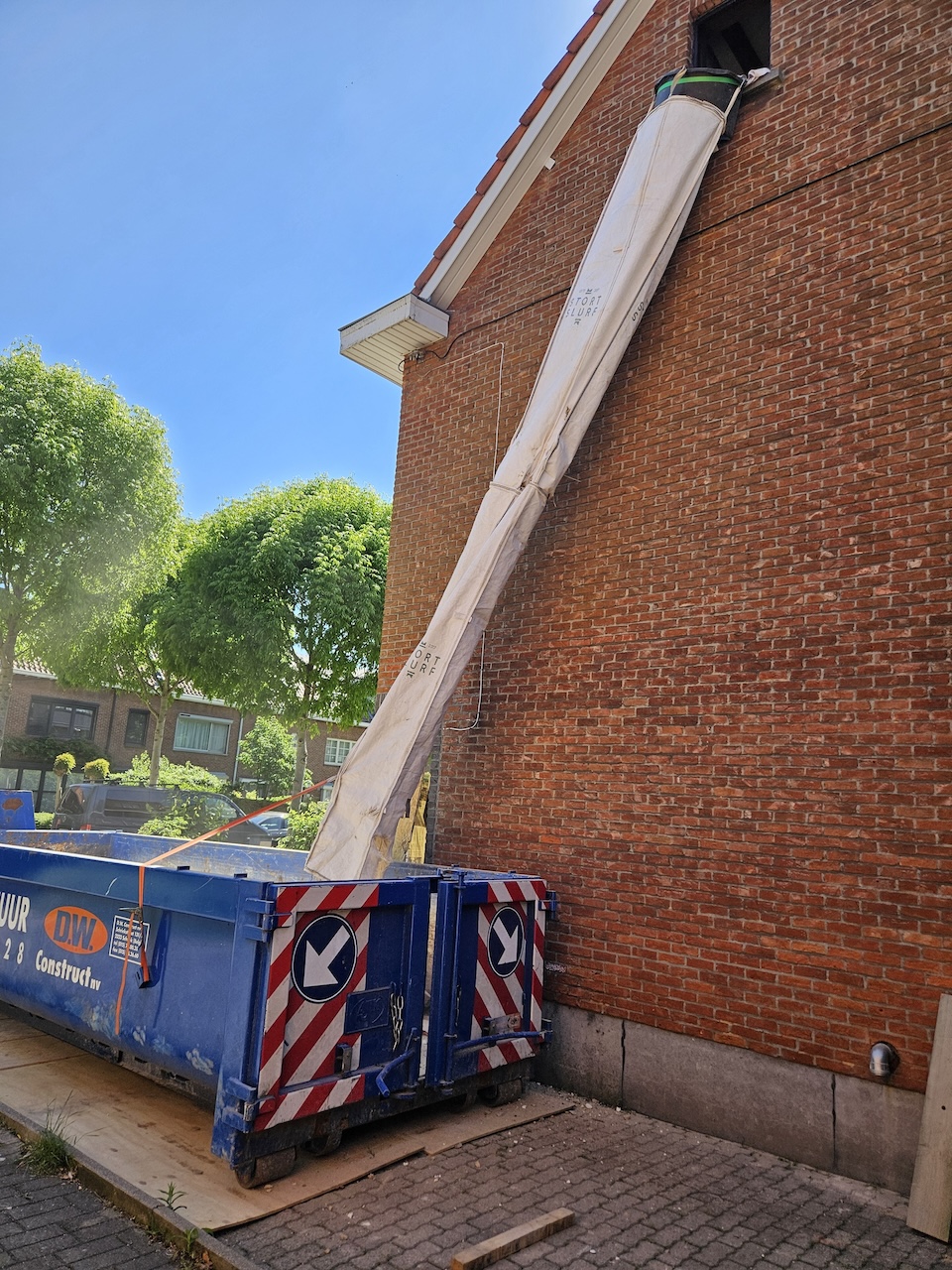 Roofing chute for renovation work