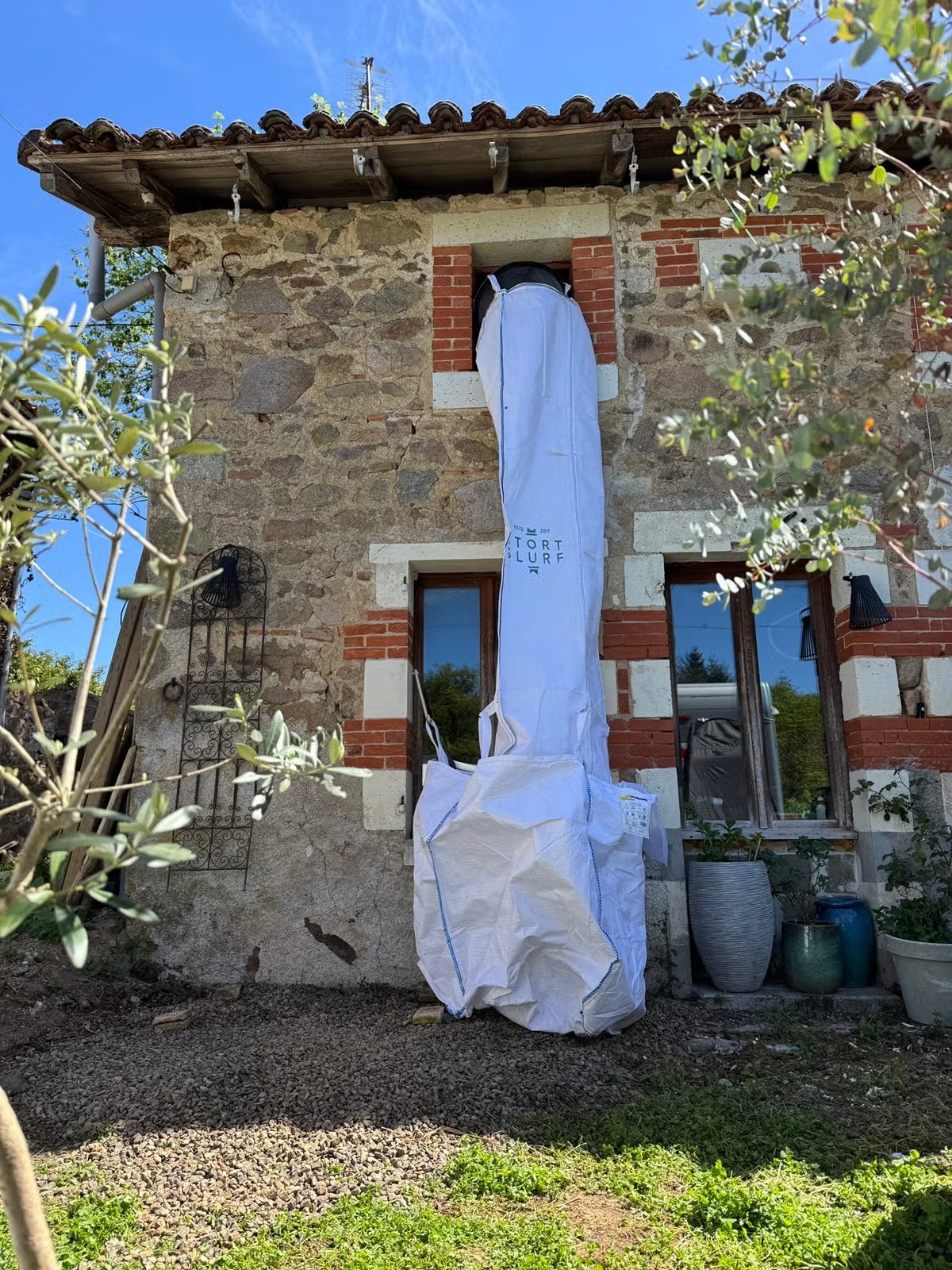 Waste chute for tiles and demolition rubble
