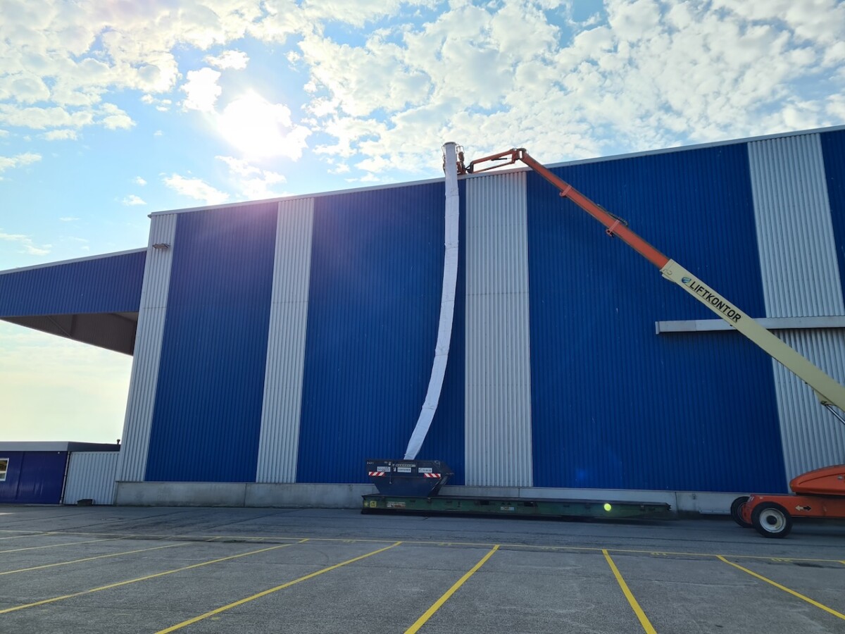 Builders chute for a compact site clearance