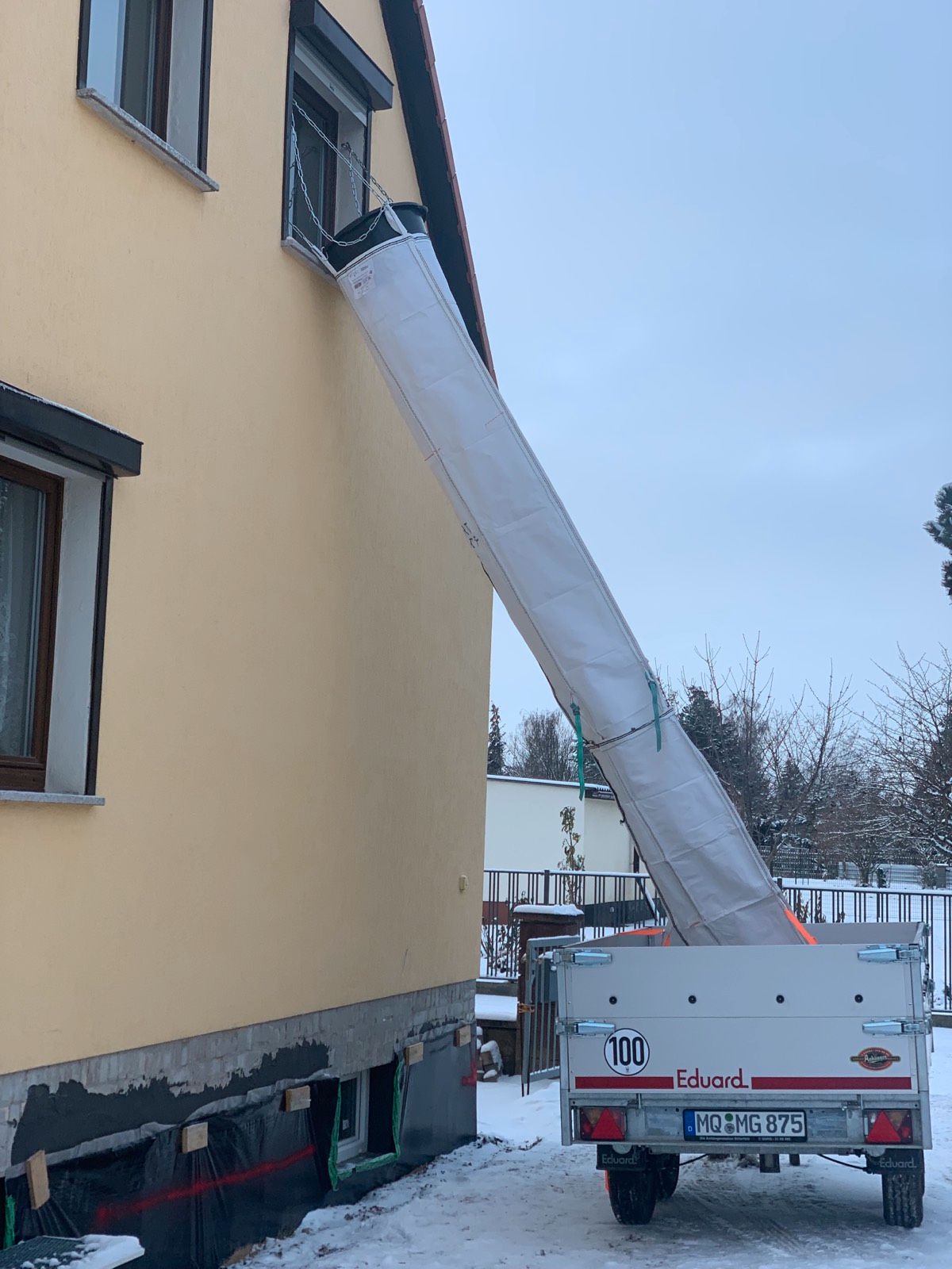 Debris chute supplied as a flexible Ø50 cm section