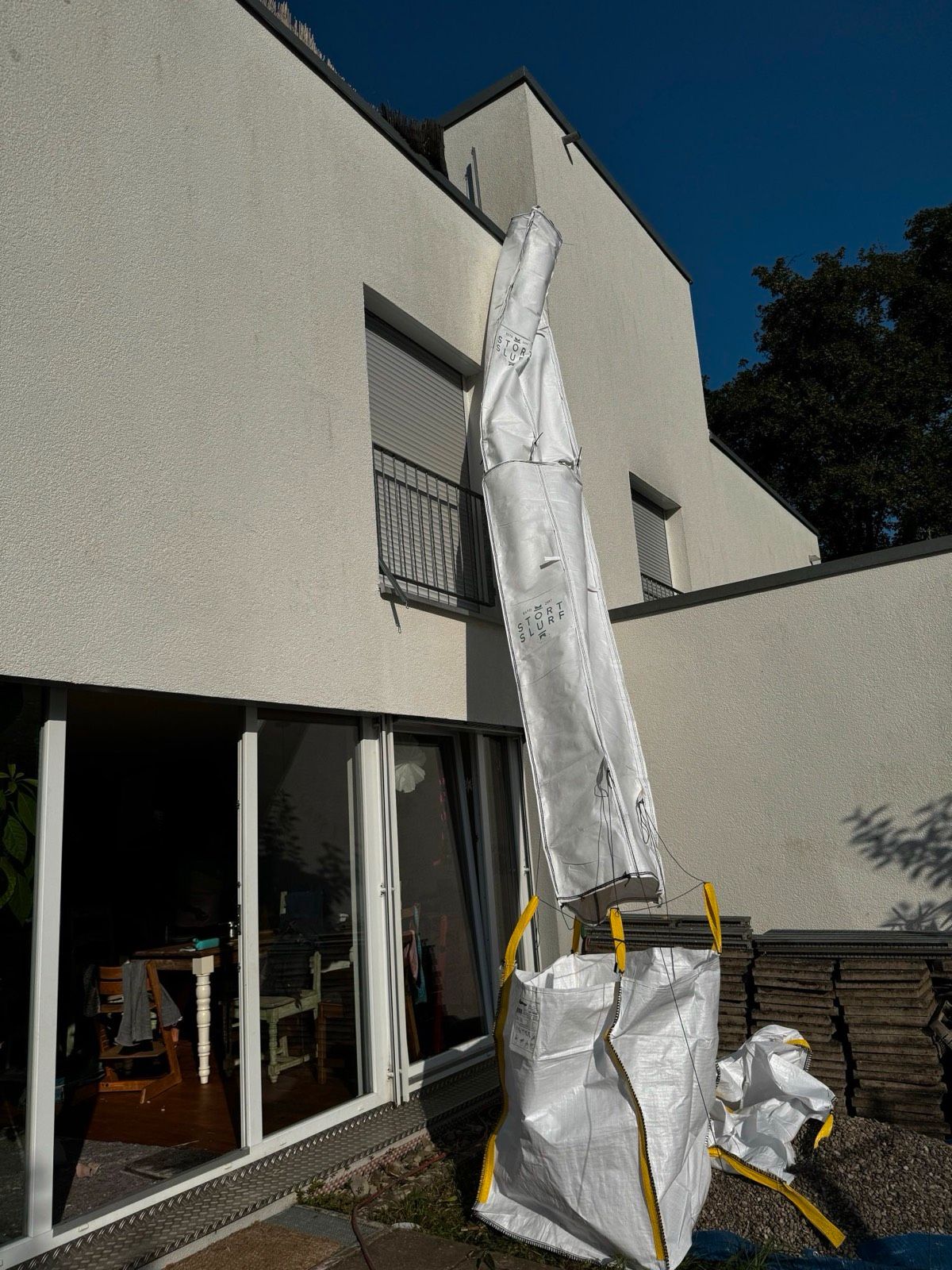 Flexible rubble chute used for gutter cleaning
